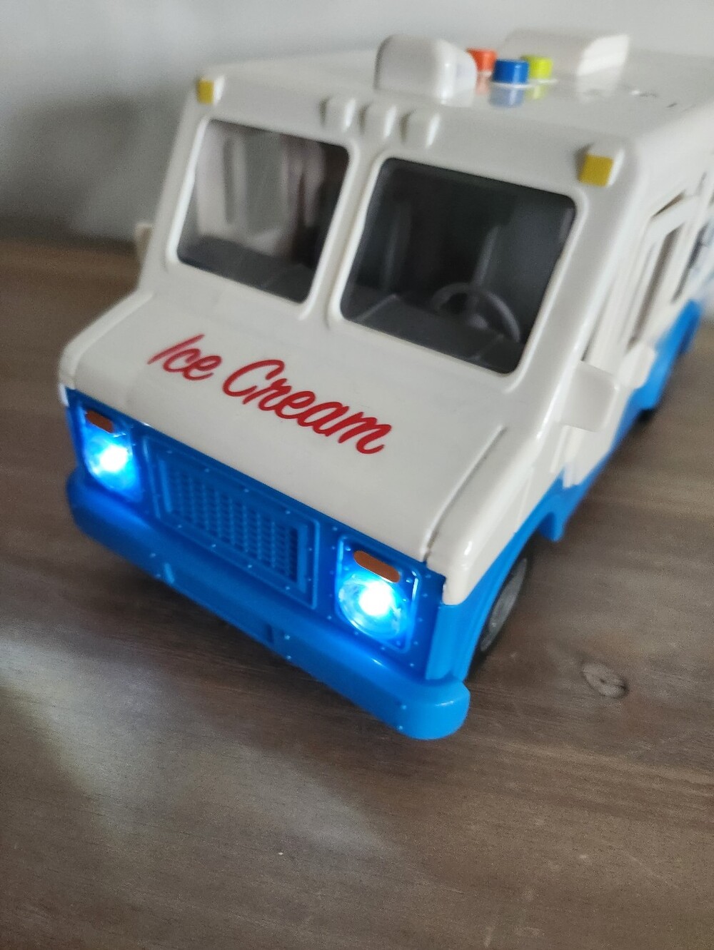Code Red Novelties Lights & Sounds Toy Ice Cream Truck 12" Friction Motor - Picture 10 of 11